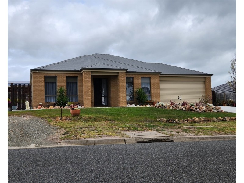 16 VILLAGE FAIR DRIVE, Newlands Arm VIC 3875