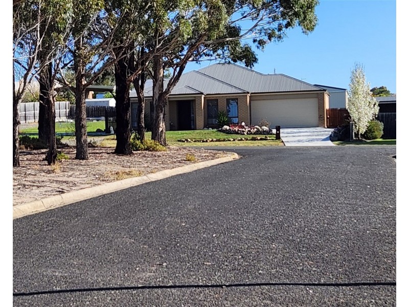 16 VILLAGE FAIR DRIVE, Newlands Arm VIC 3875