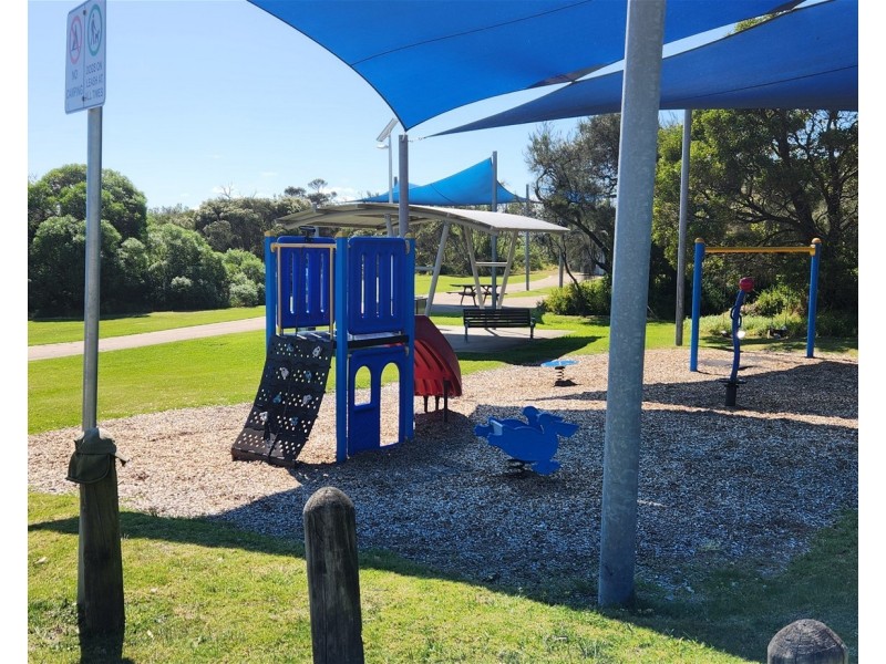 16 VILLAGE FAIR DRIVE, Newlands Arm VIC 3875
