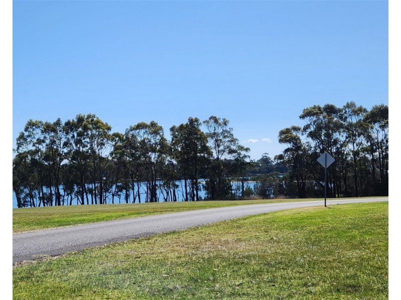 16 VILLAGE FAIR DRIVE, Newlands Arm VIC 3875