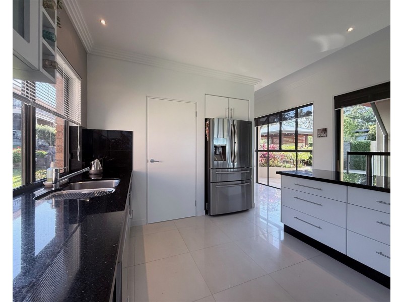 82 Simpsons Road, Currumbin Waters QLD 4223