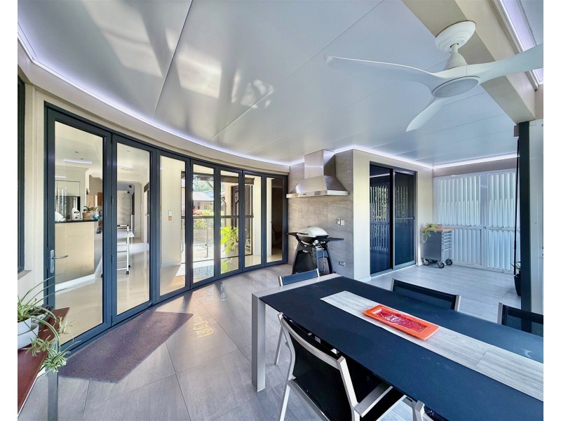 82 Simpsons Road, Currumbin Waters QLD 4223