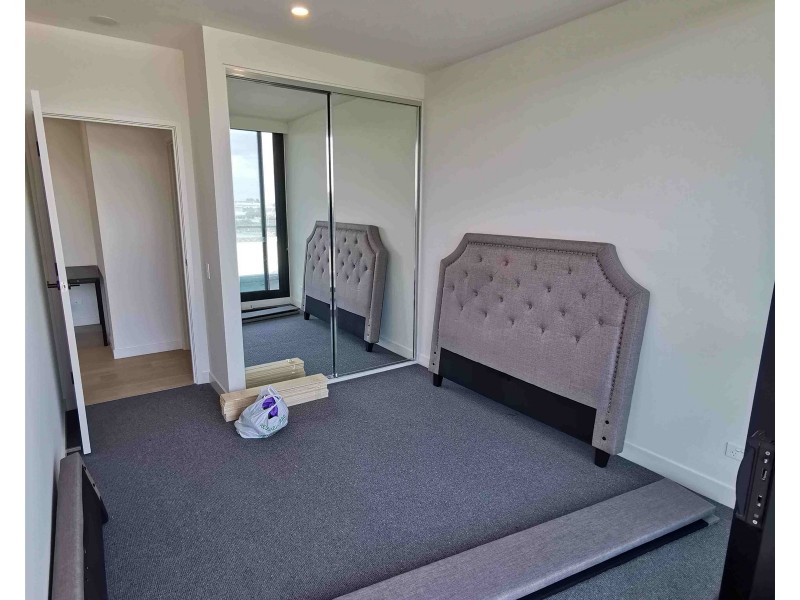 2409/864  Blackburn Road, Clayton VIC 3168