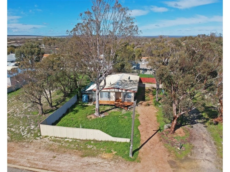 10 Brimson Street, Eneabba WA 6518