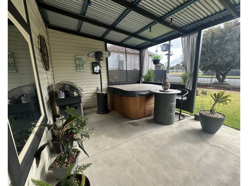 18 Loftus Street, Temora NSW 2666