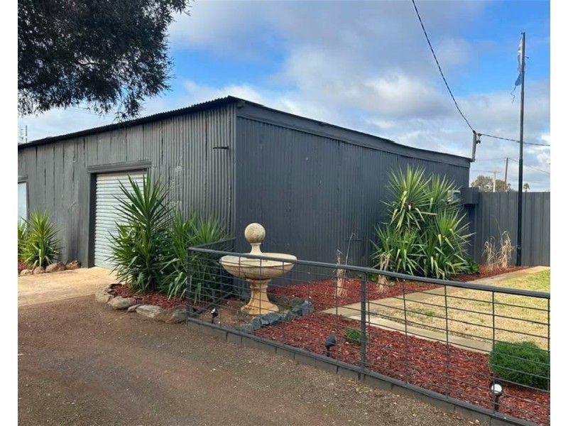 18 Loftus Street, Temora NSW 2666
