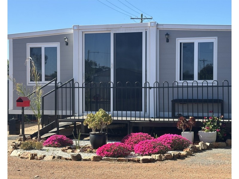 18 Loftus Street, Temora NSW 2666