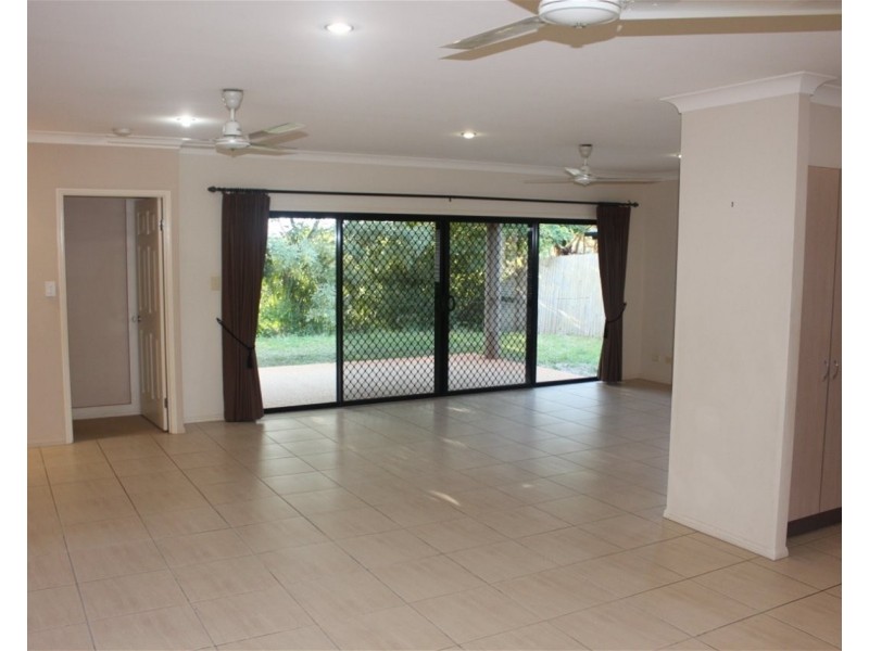 31 Sunbird Drive, Woree QLD 4868