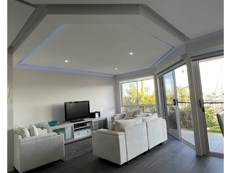 14A/17 Buccaneer Drive, Urangan QLD 4655