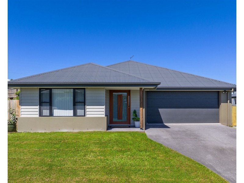 8 Senators Court, Jones Hill QLD 4570