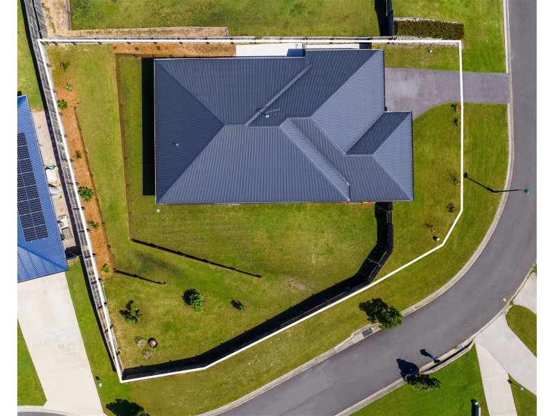 8 Senators Court, Jones Hill QLD 4570