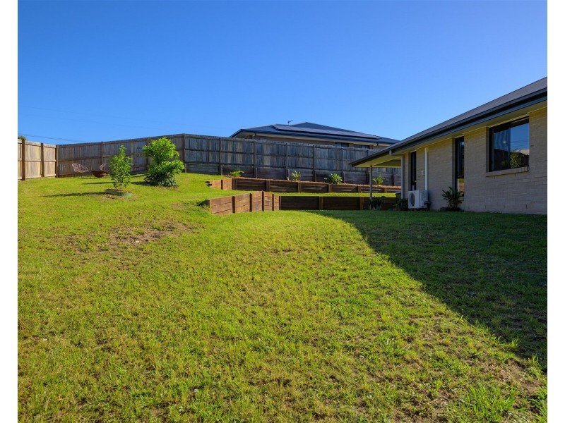 8 Senators Court, Jones Hill QLD 4570