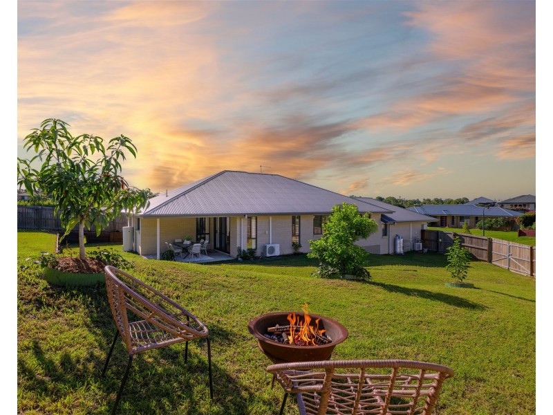 8 Senators Court, Jones Hill QLD 4570