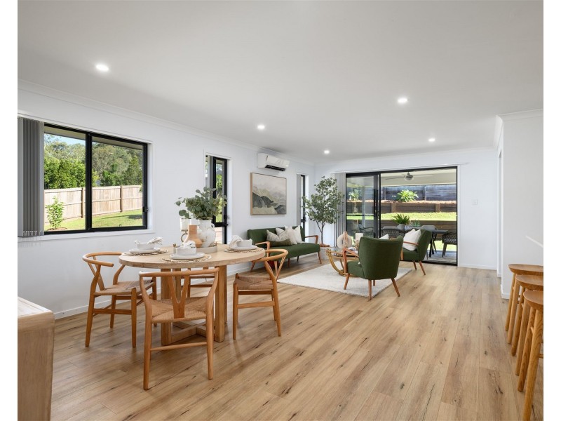 8 Senators Court, Jones Hill QLD 4570