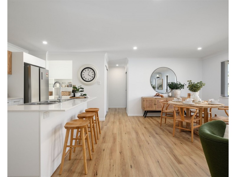 8 Senators Court, Jones Hill QLD 4570