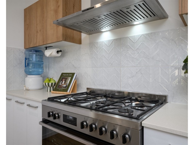 8 Senators Court, Jones Hill QLD 4570