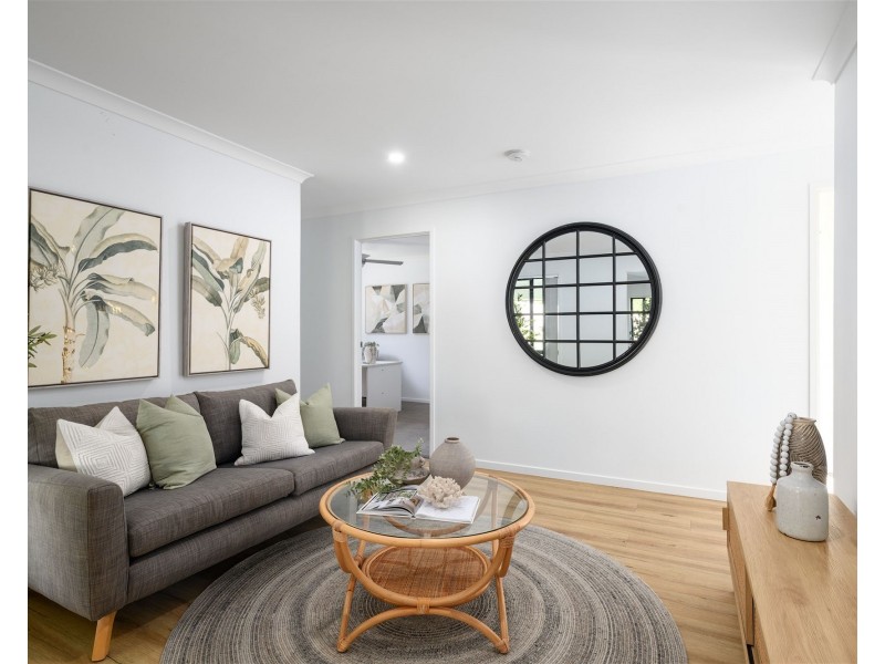 8 Senators Court, Jones Hill QLD 4570