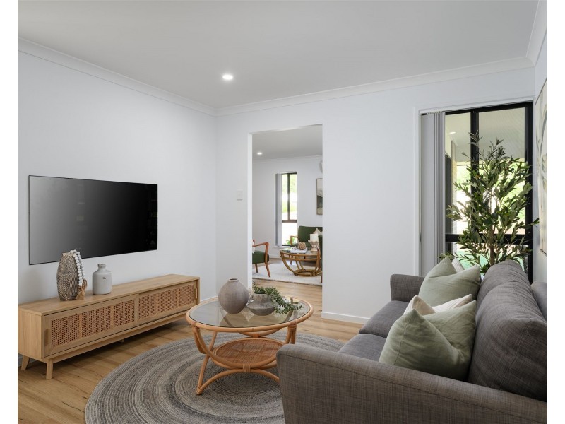 8 Senators Court, Jones Hill QLD 4570