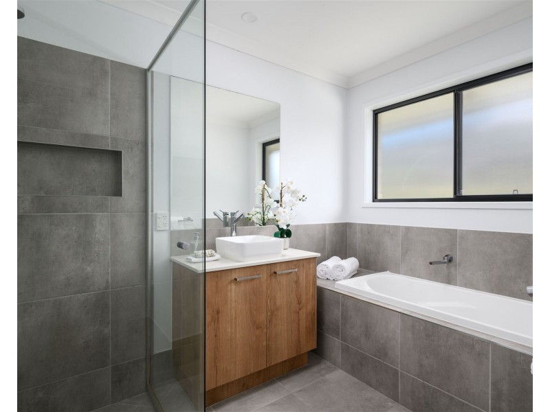 8 Senators Court, Jones Hill QLD 4570