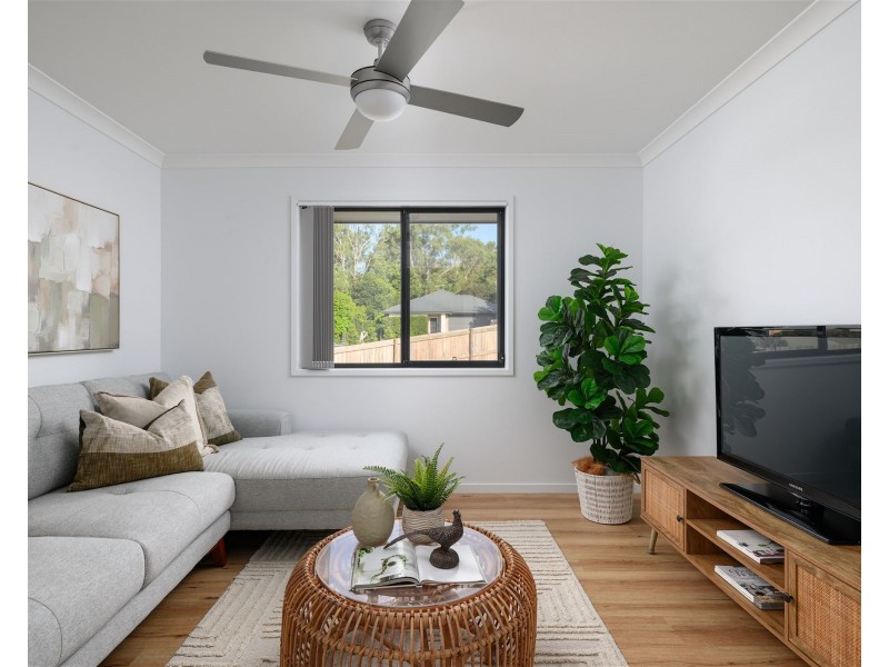 8 Senators Court, Jones Hill QLD 4570