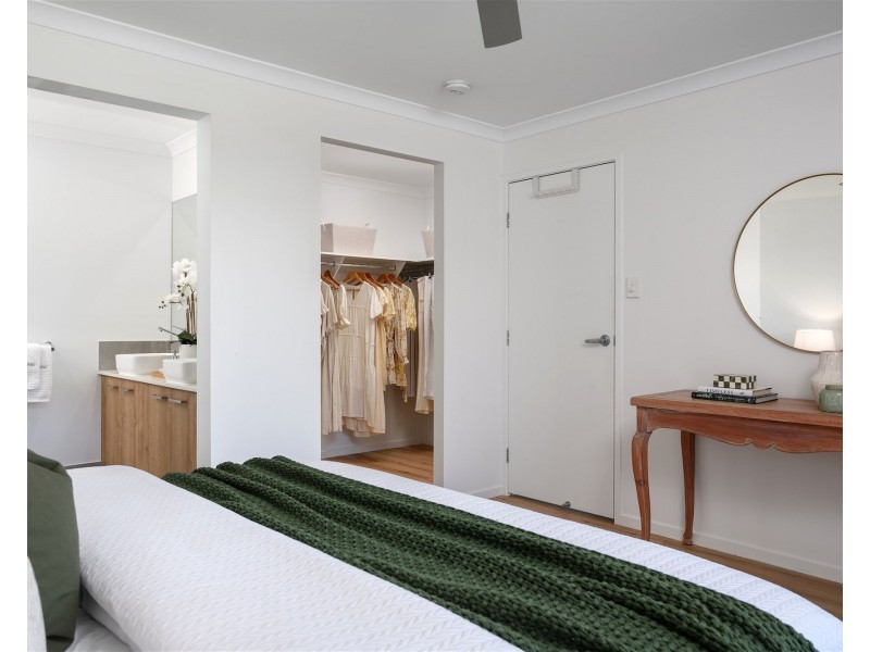 8 Senators Court, Jones Hill QLD 4570