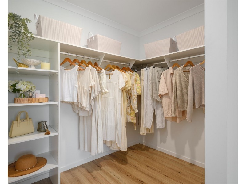 8 Senators Court, Jones Hill QLD 4570