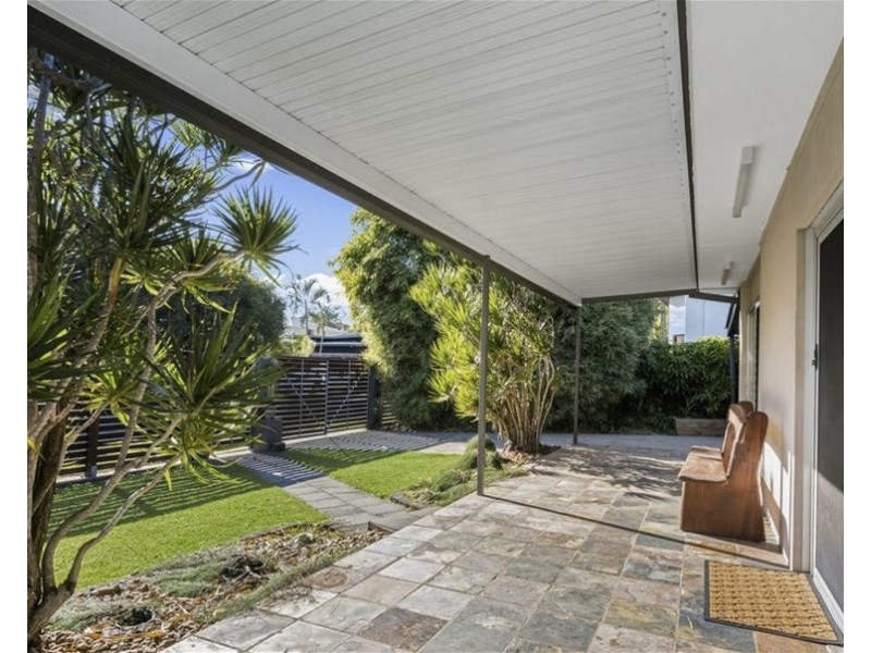 8 Newton Ave, Southport QLD 4215