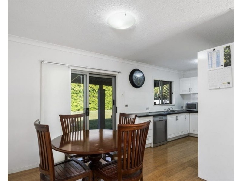 8 Newton Ave, Southport QLD 4215