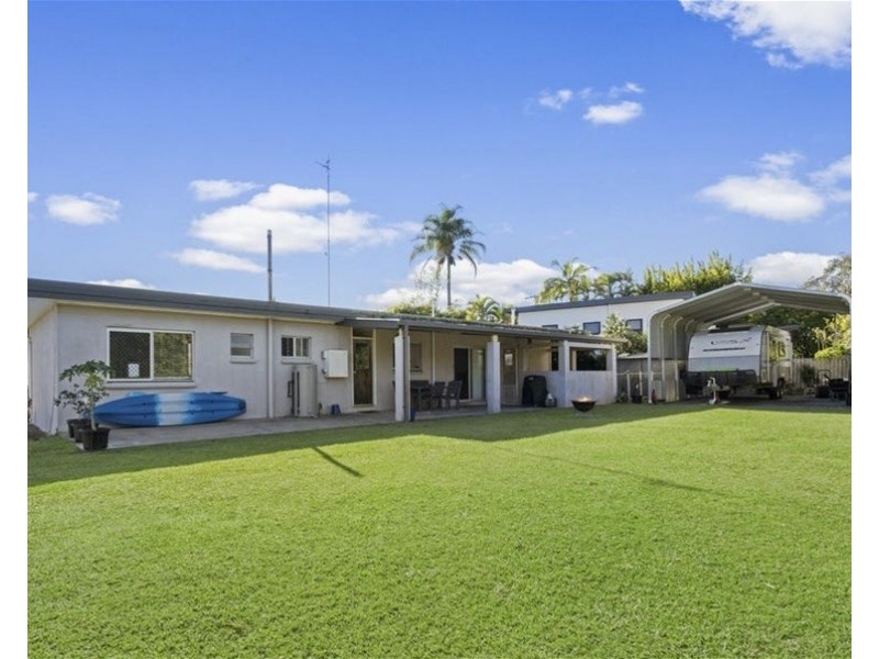 8 Newton Ave, Southport QLD 4215