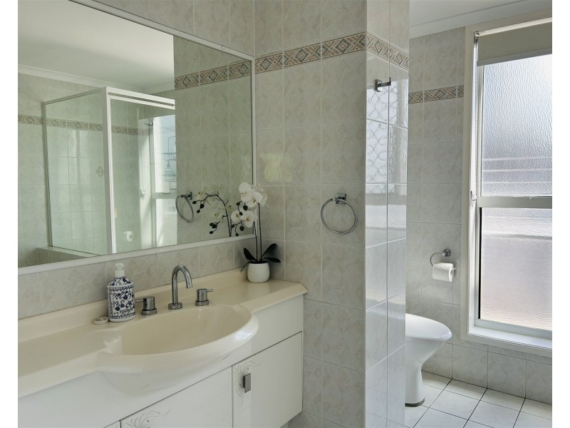 4/20 Marine Parade, Kirra QLD 4225