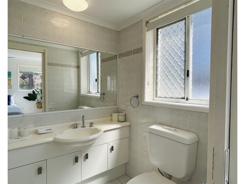 4/20 Marine Parade, Kirra QLD 4225