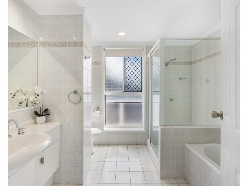 4/20 Marine Parade, Kirra QLD 4225