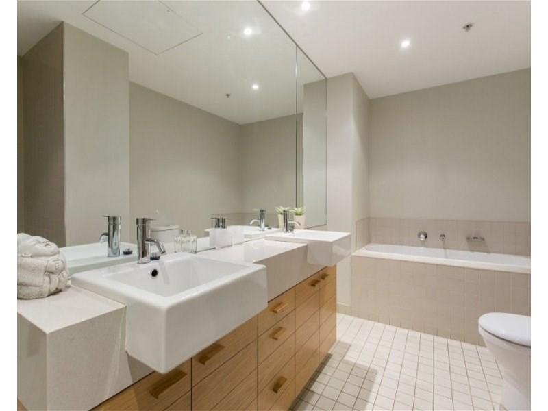 2007/2 The Promenade, Docklands VIC 3008