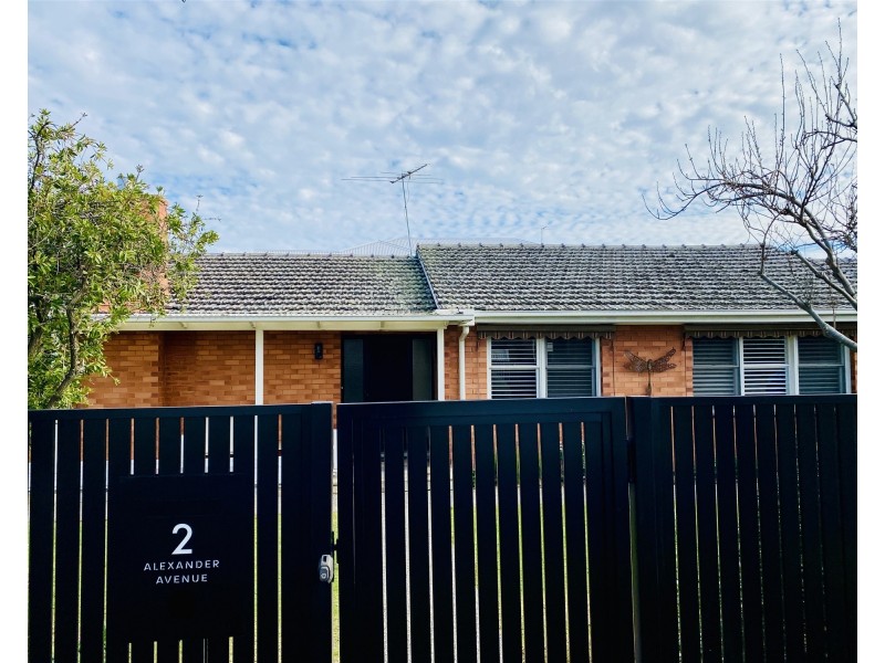 2 Alexander Avenue, Mornington VIC 3931