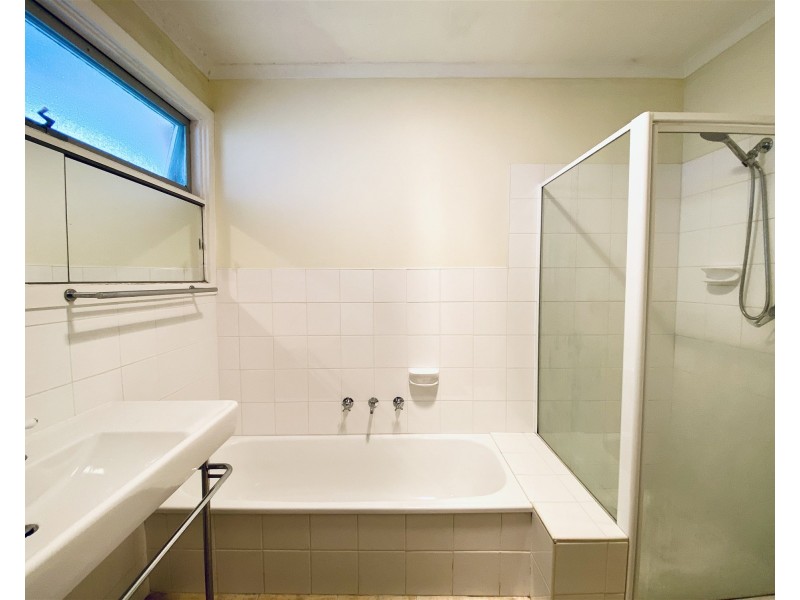 2 Alexander Avenue, Mornington VIC 3931