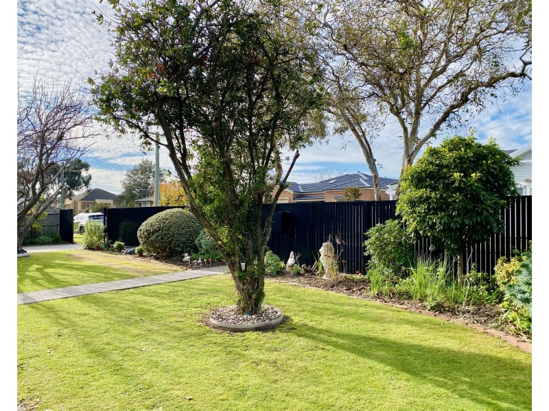 2 Alexander Avenue, Mornington VIC 3931