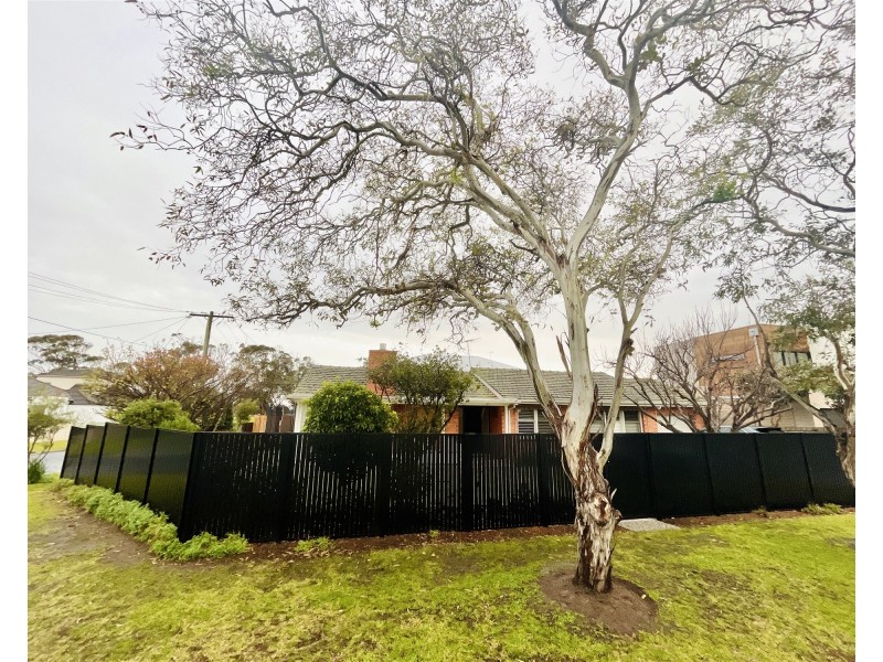 2 Alexander Avenue, Mornington VIC 3931