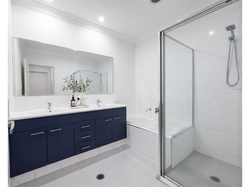 72/2 Acacia court, Robina QLD 4226