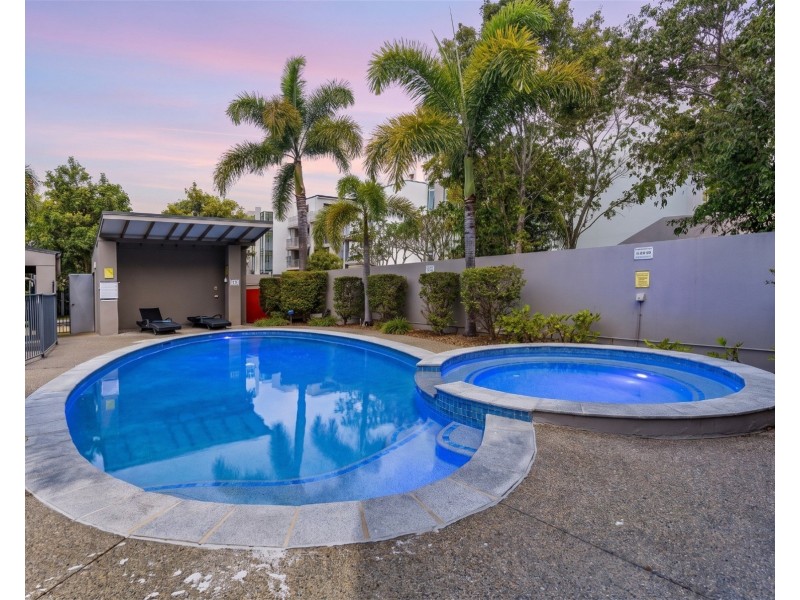 72/2 Acacia court, Robina QLD 4226
