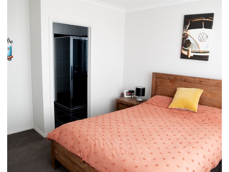 27 Bedggood Grove, Paynesville VIC 3880