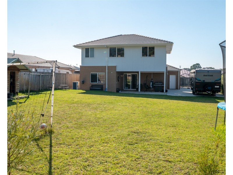 27 Bedggood Grove, Paynesville VIC 3880