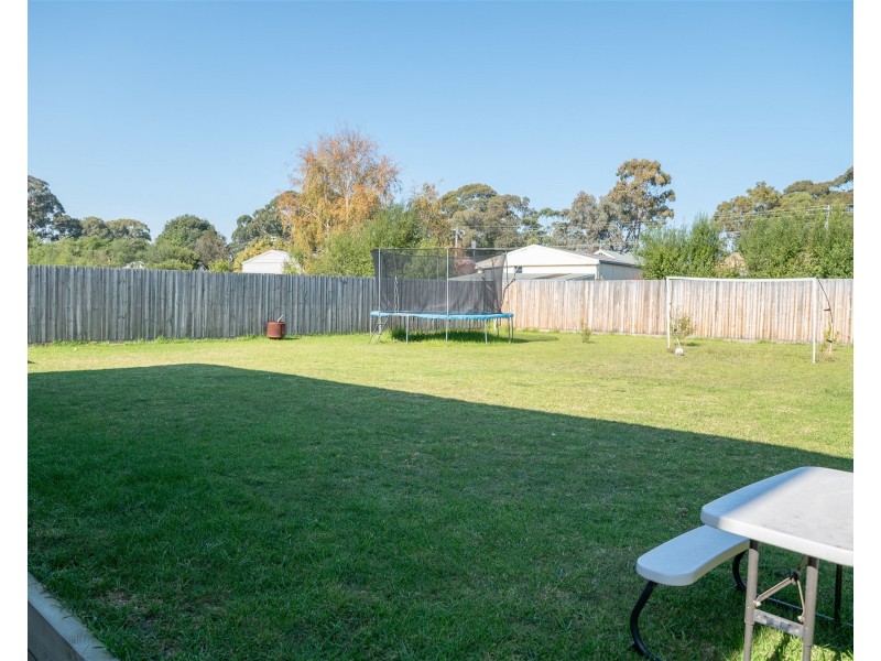 27 Bedggood Grove, Paynesville VIC 3880