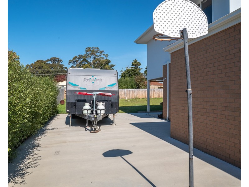 27 Bedggood Grove, Paynesville VIC 3880