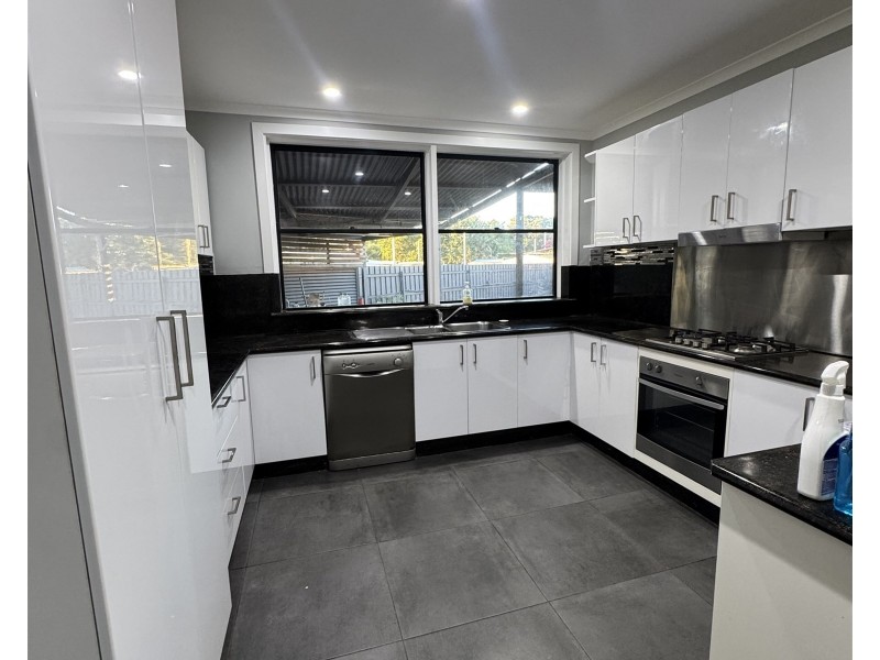 9 Deighton Street, Mornington QLD 4825