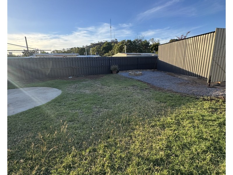 9 Deighton Street, Mornington QLD 4825