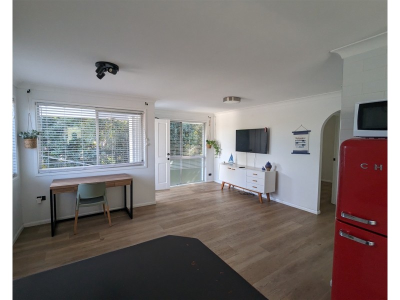 2075 GOLD COAST HIGHWAY, Miami QLD 4220
