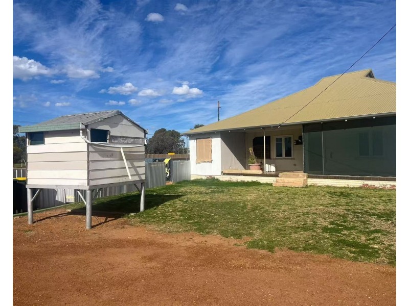1 Omega Street, Southern Cross WA 6426