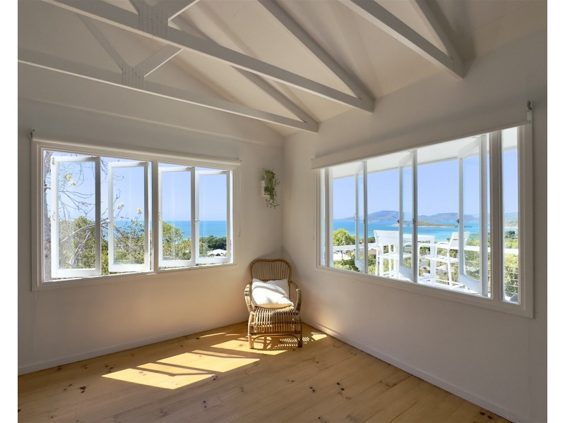 10 Rattray Ave, Hideaway Bay QLD 4800