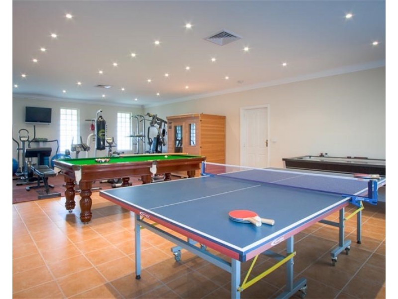 KING Room/77 Leslie Road, Gisborne VIC 3437