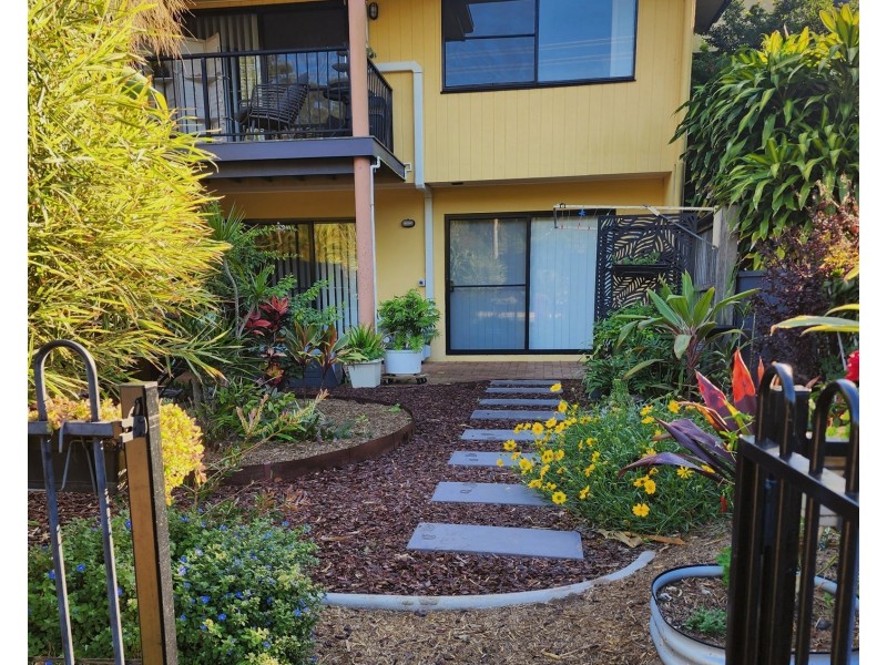 2/162 Sylvan Drive, Moore Park Beach QLD 4670